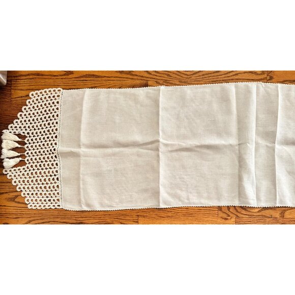 Vintage Handmade Linen Table Runner With Crochet Lace Tassel Trim - Picture 4 of 9